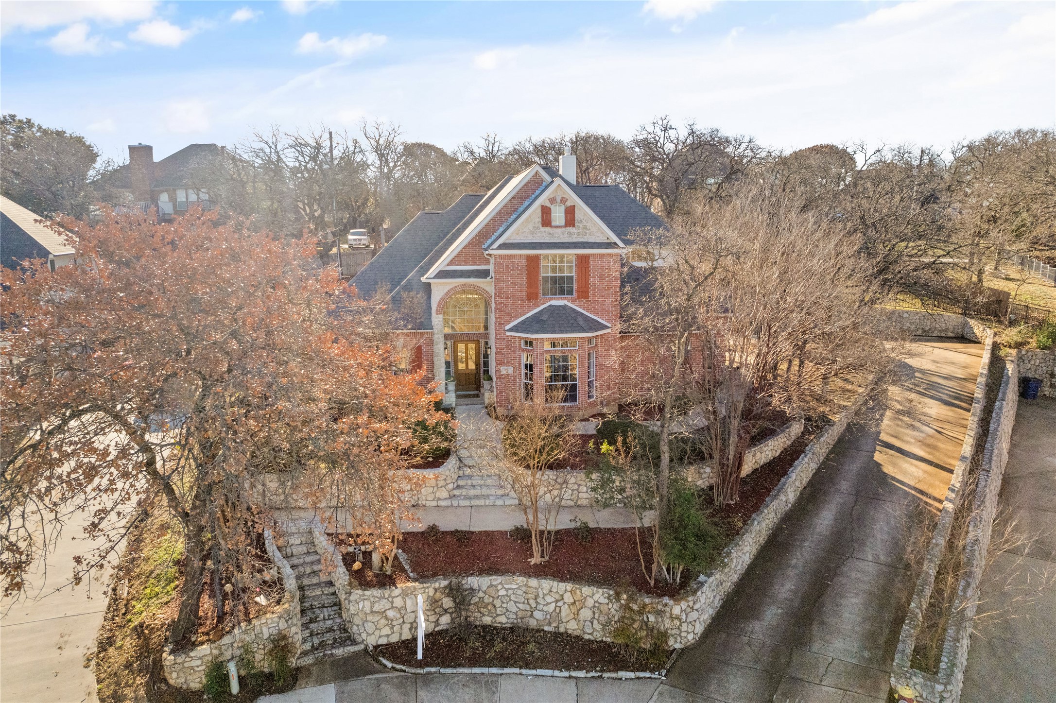 816 Lake View Court E