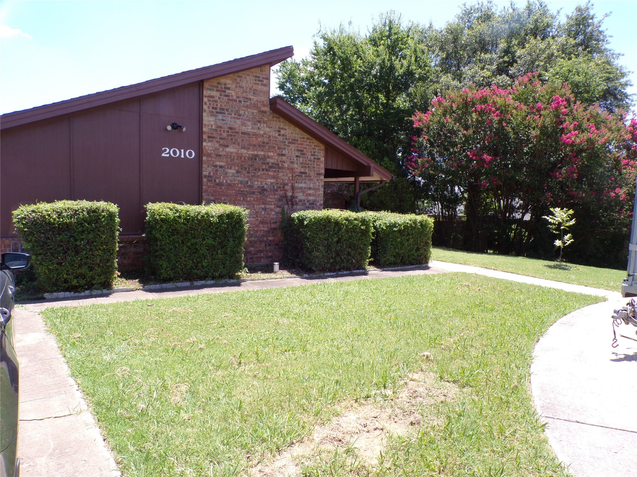 2010 Klondike Street