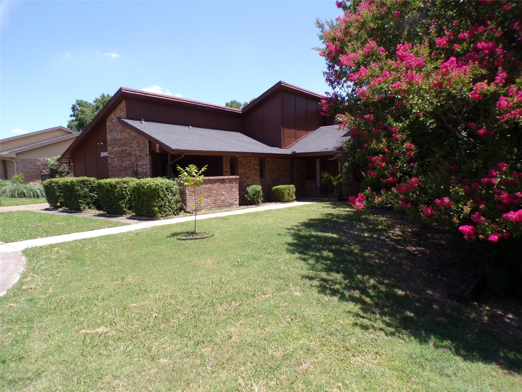 2010 Klondike Street