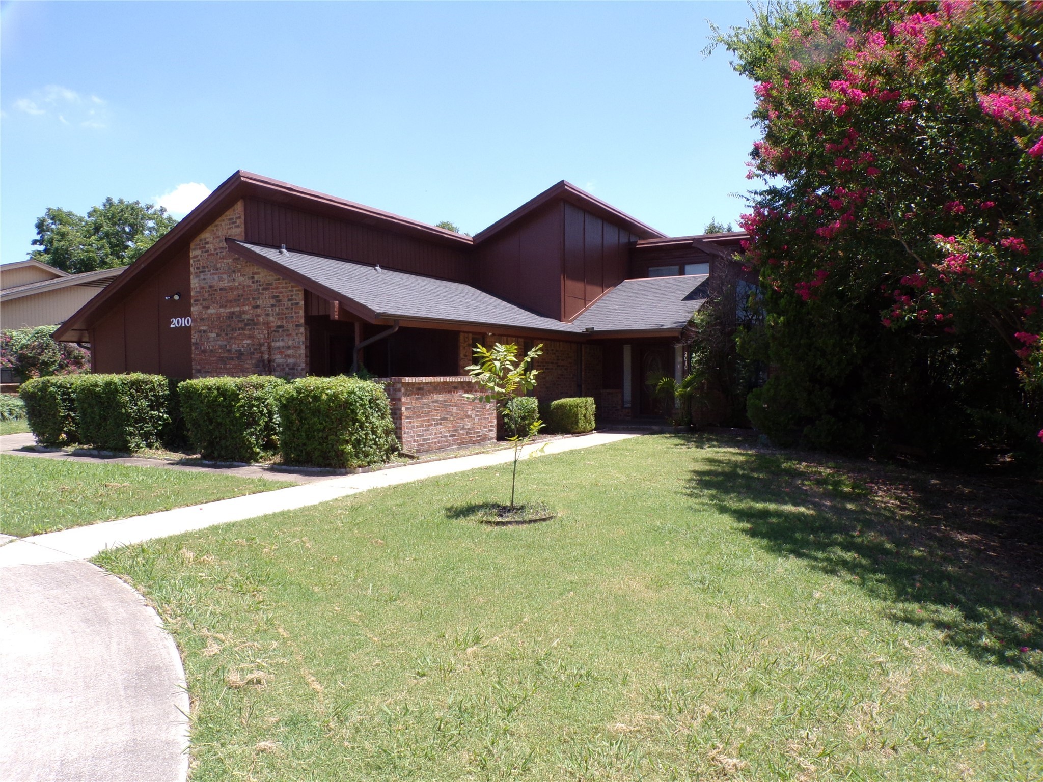 2010 Klondike Street