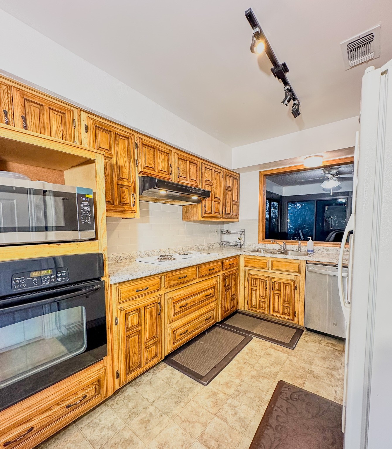 2010 Klondike Street