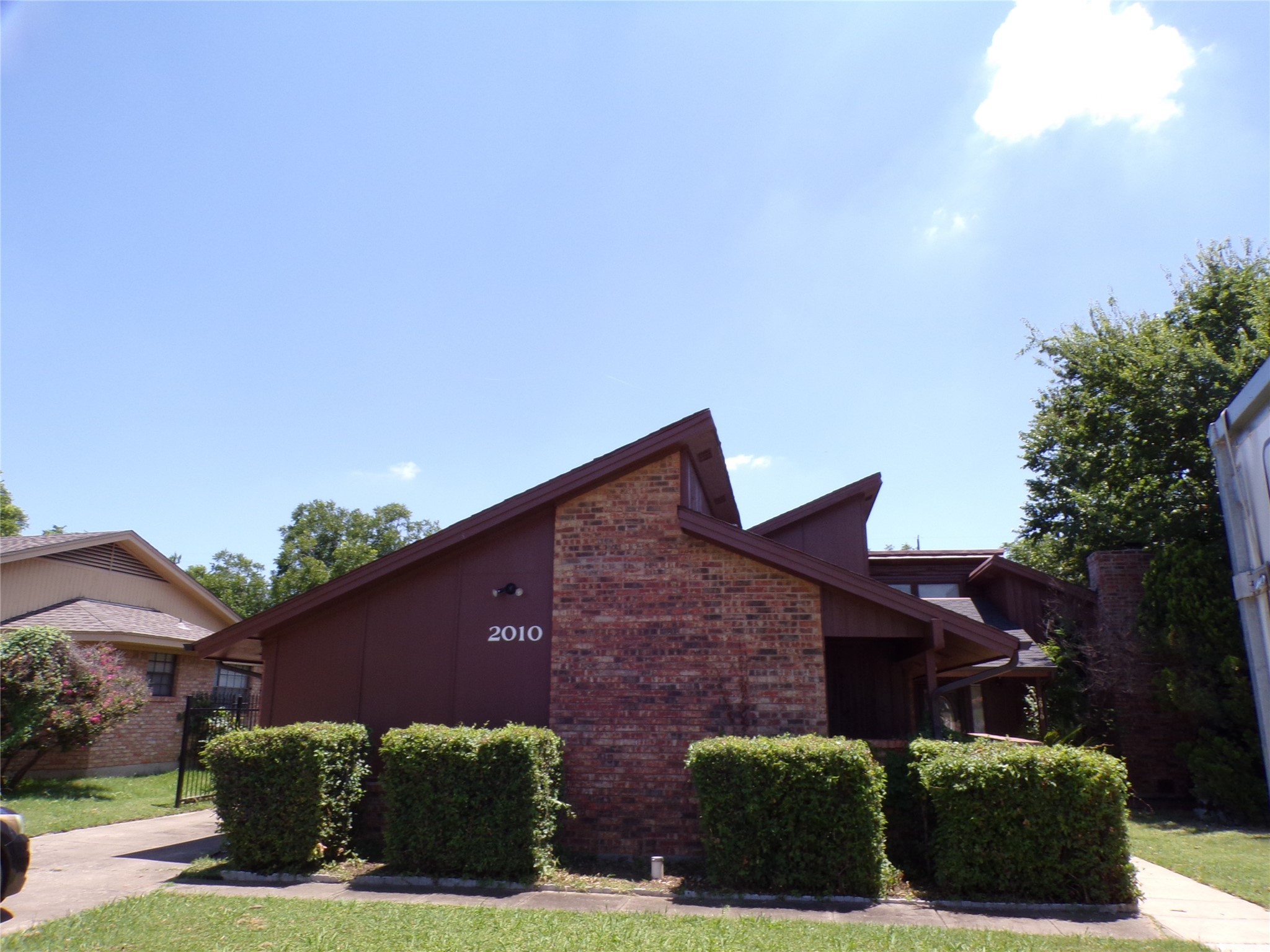 2010 Klondike Street