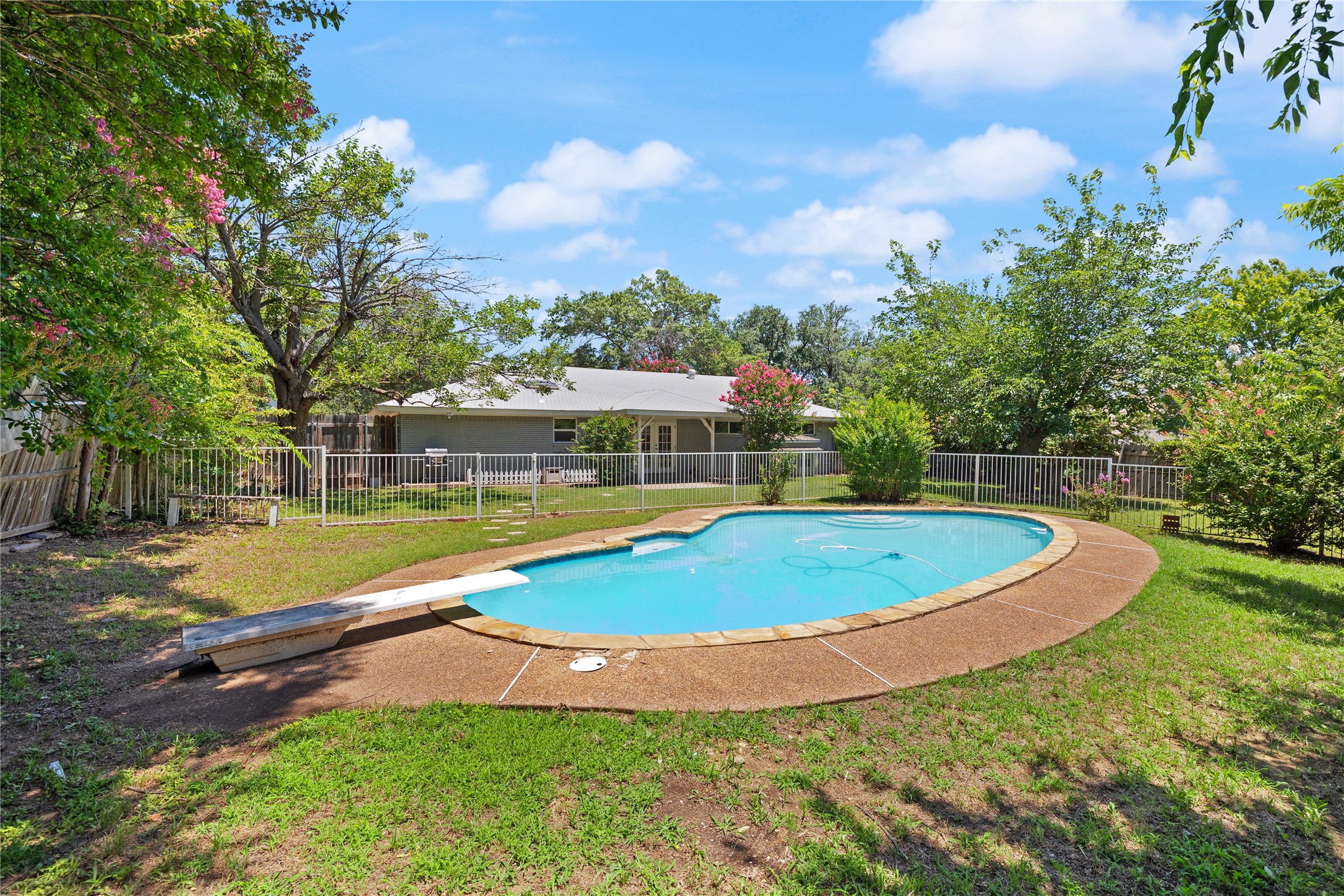 8021 Northbrook Drive