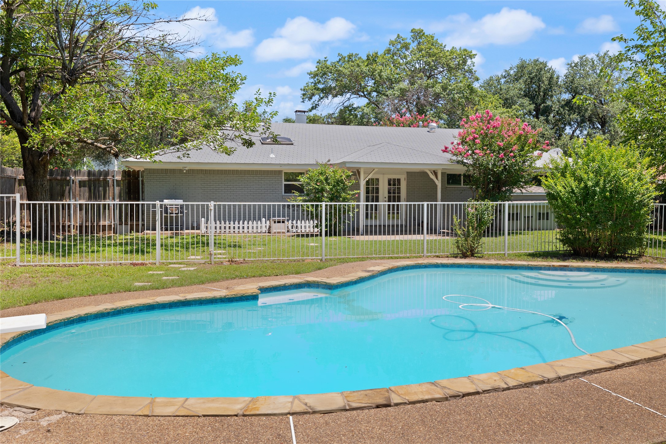 8021 Northbrook Drive