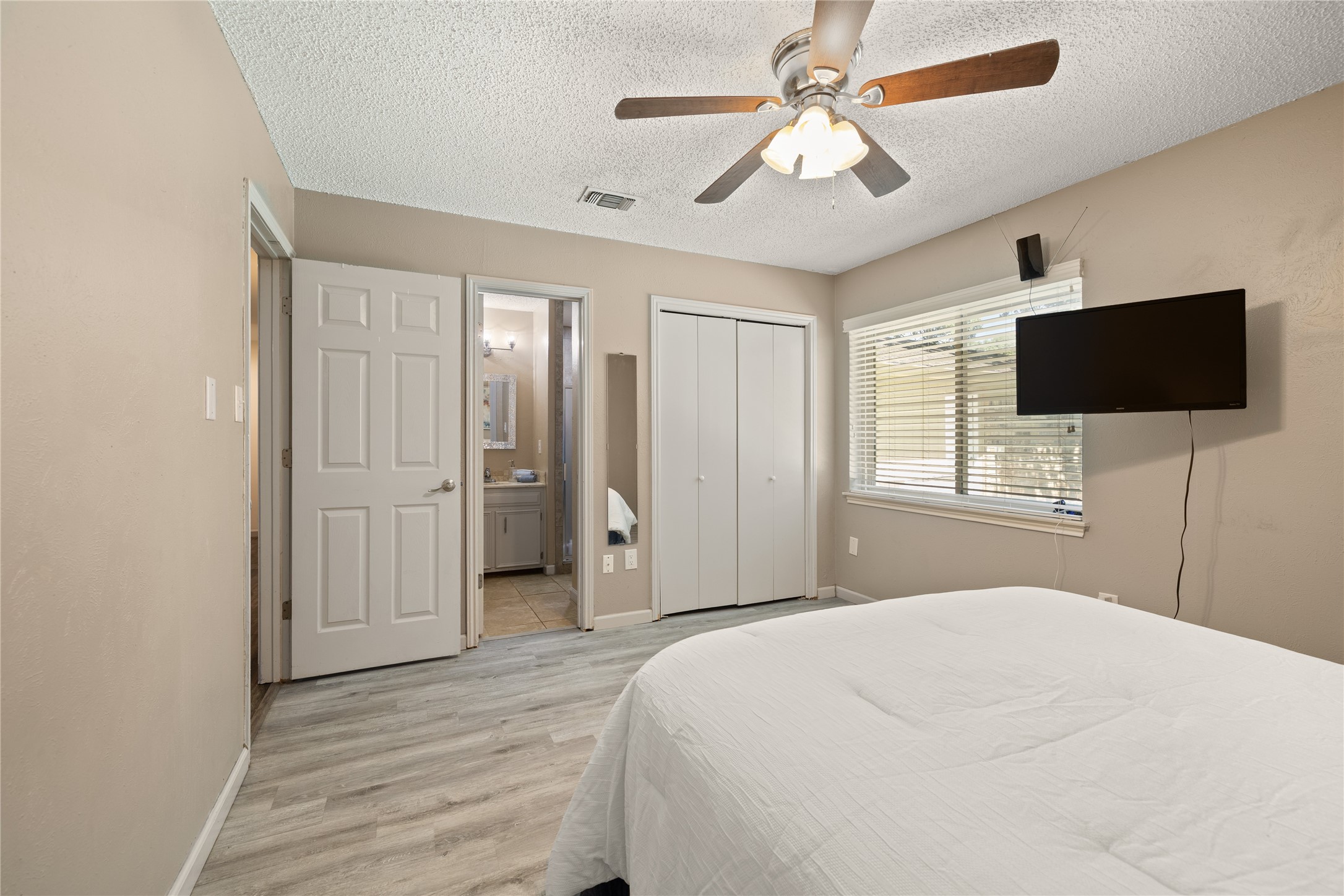 5507 Pineridge Drive