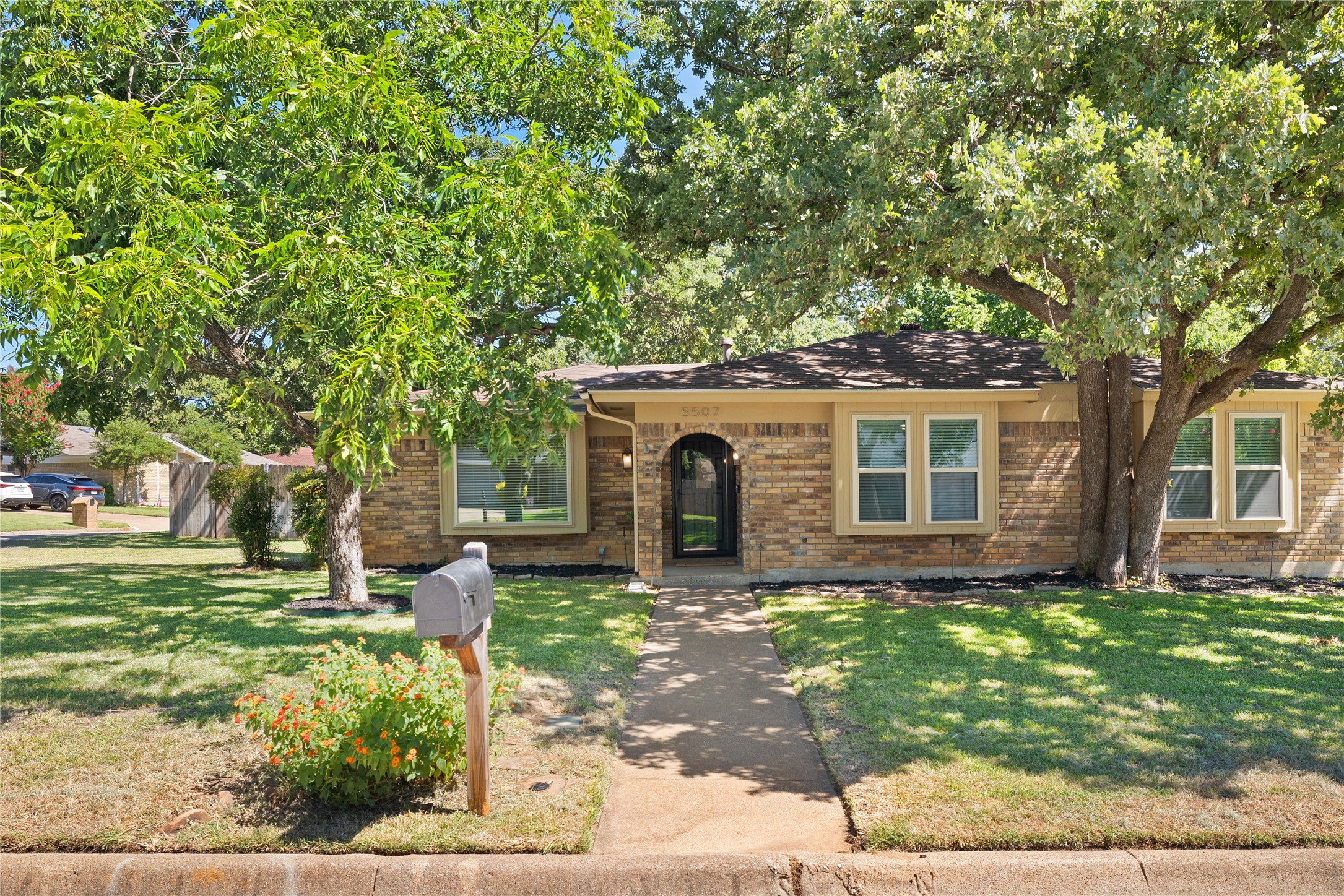 5507 Pineridge Drive