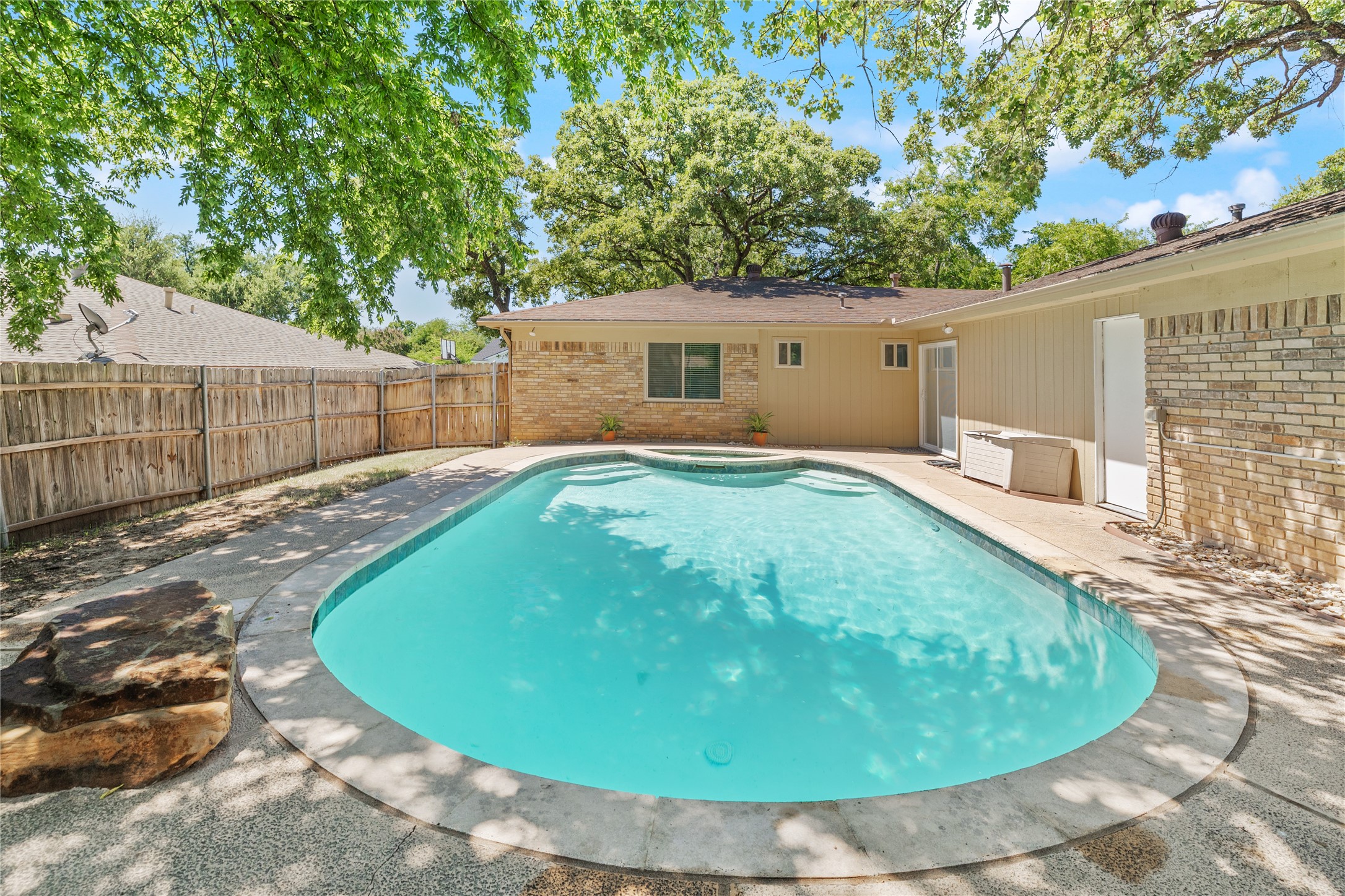 5507 Pineridge Drive