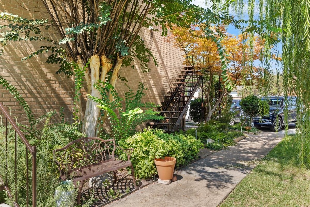 4100 Ridglea Country Club Drive 1401