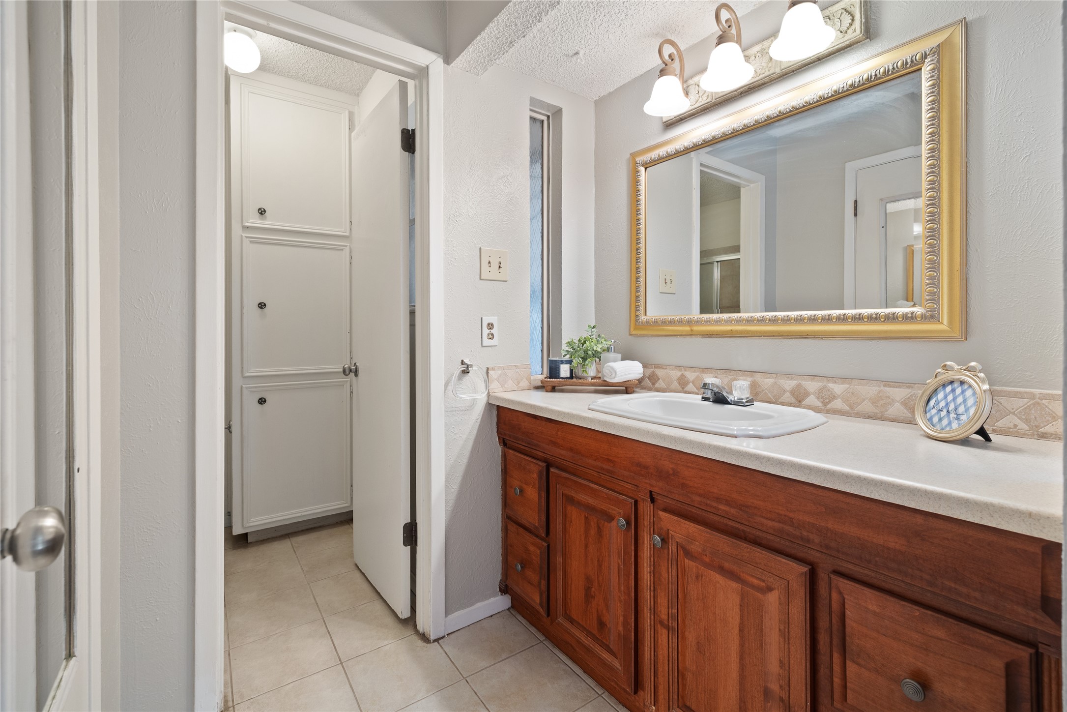 5700 Stage Line Court