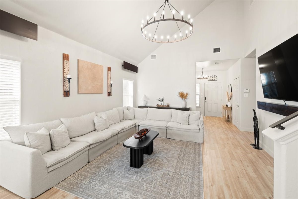 1612 Kings Glen Lane