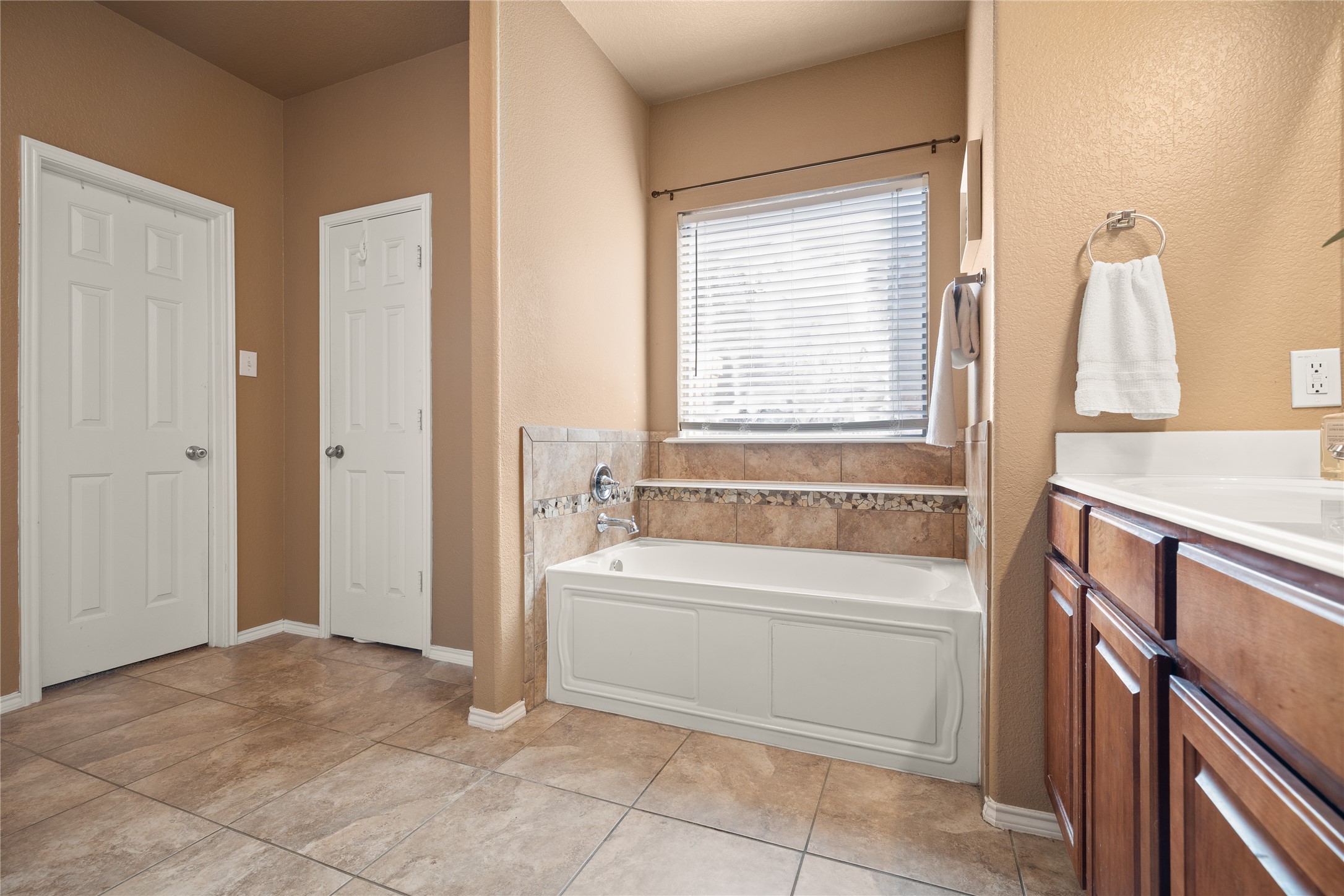 3913 Long Hollow Road