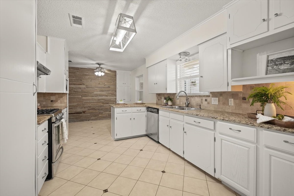 4013 Golden Oaks Drive