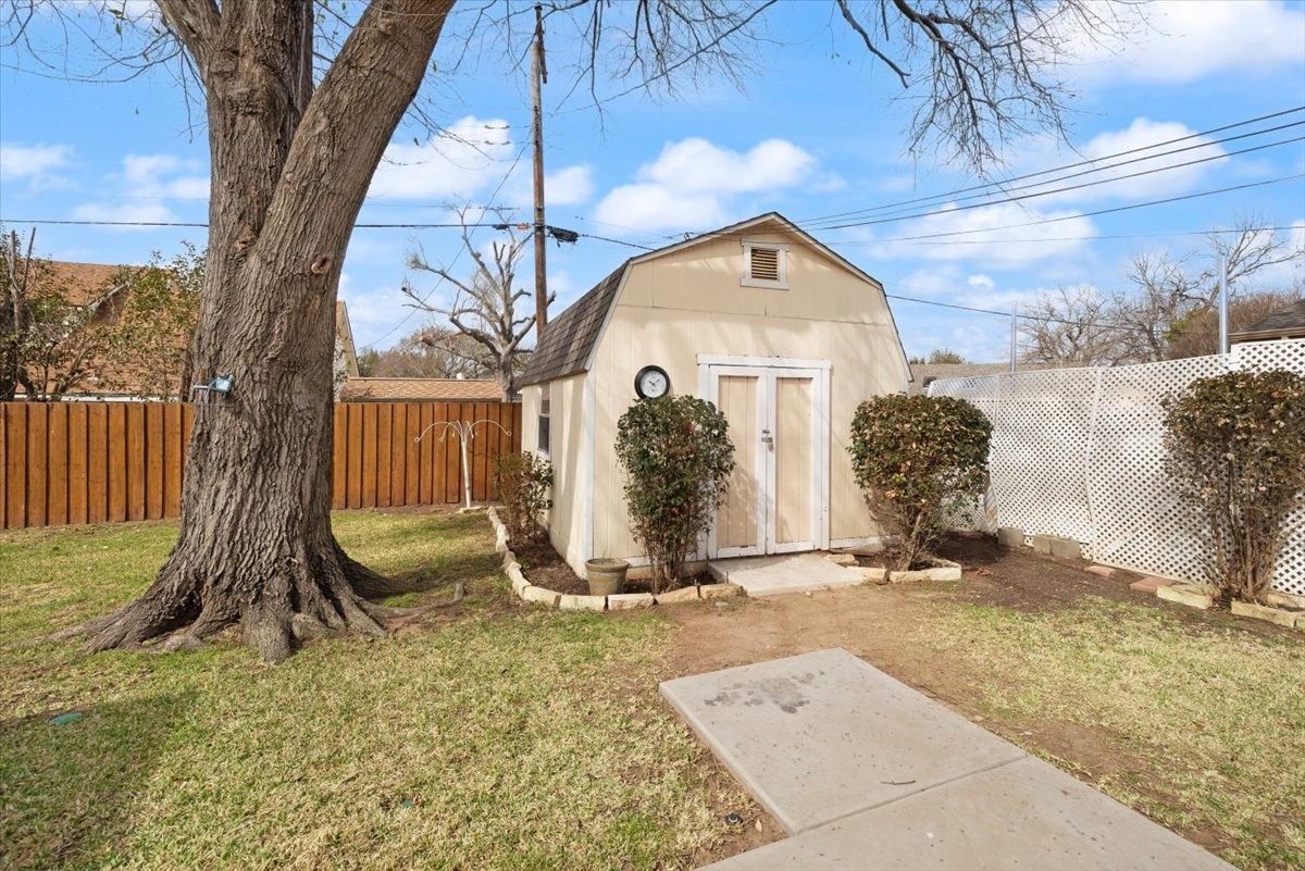 4013 Golden Oaks Drive