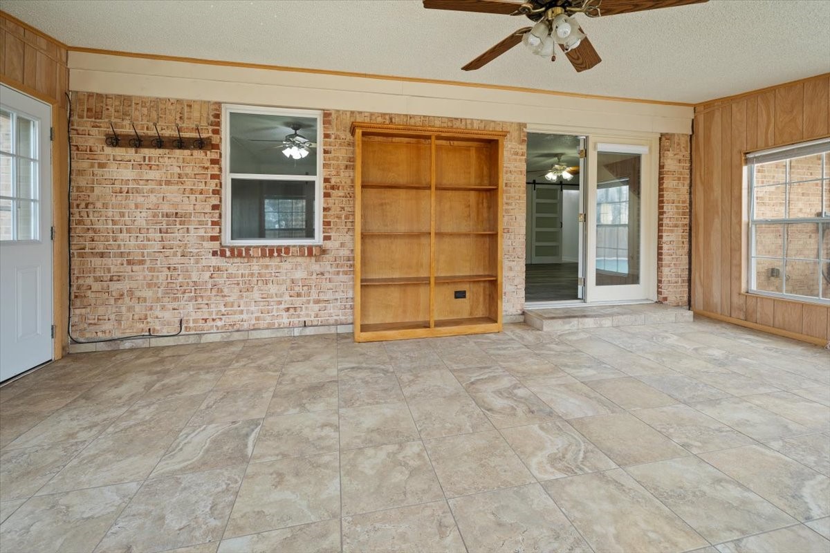4013 Golden Oaks Drive