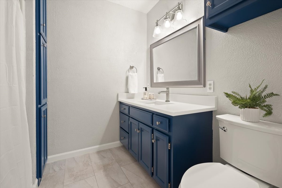 4013 Golden Oaks Drive