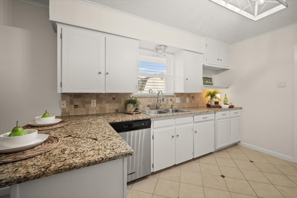 4013 Golden Oaks Drive