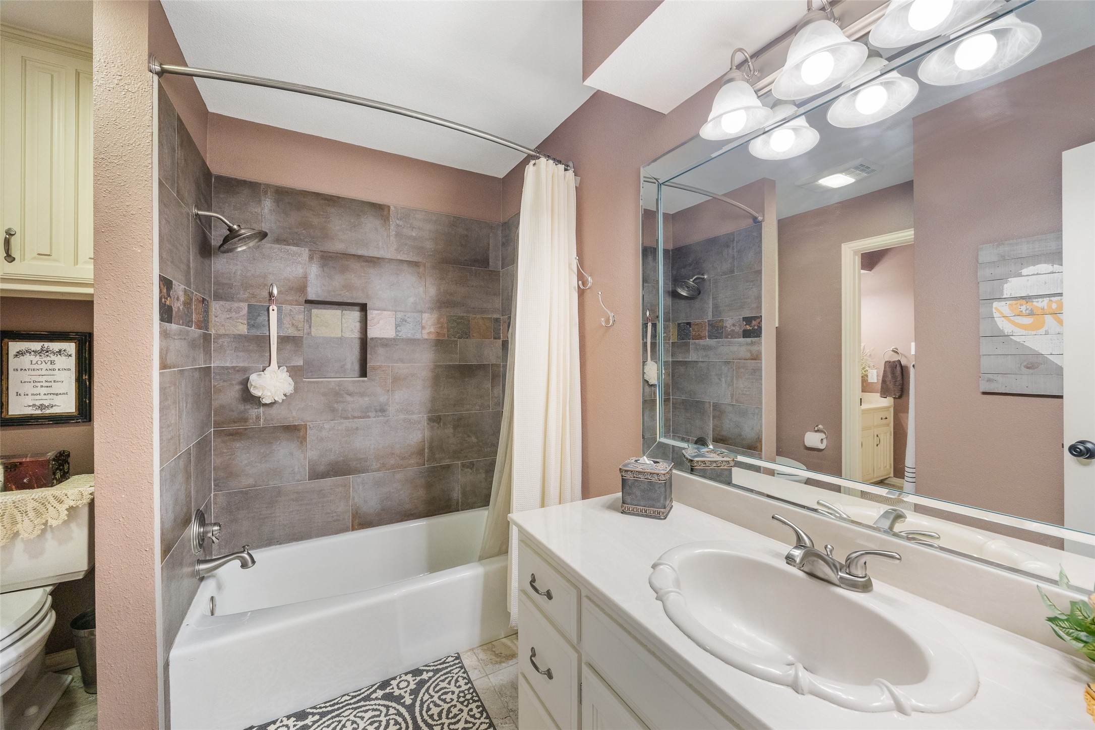 5000 Bridgewater Drive