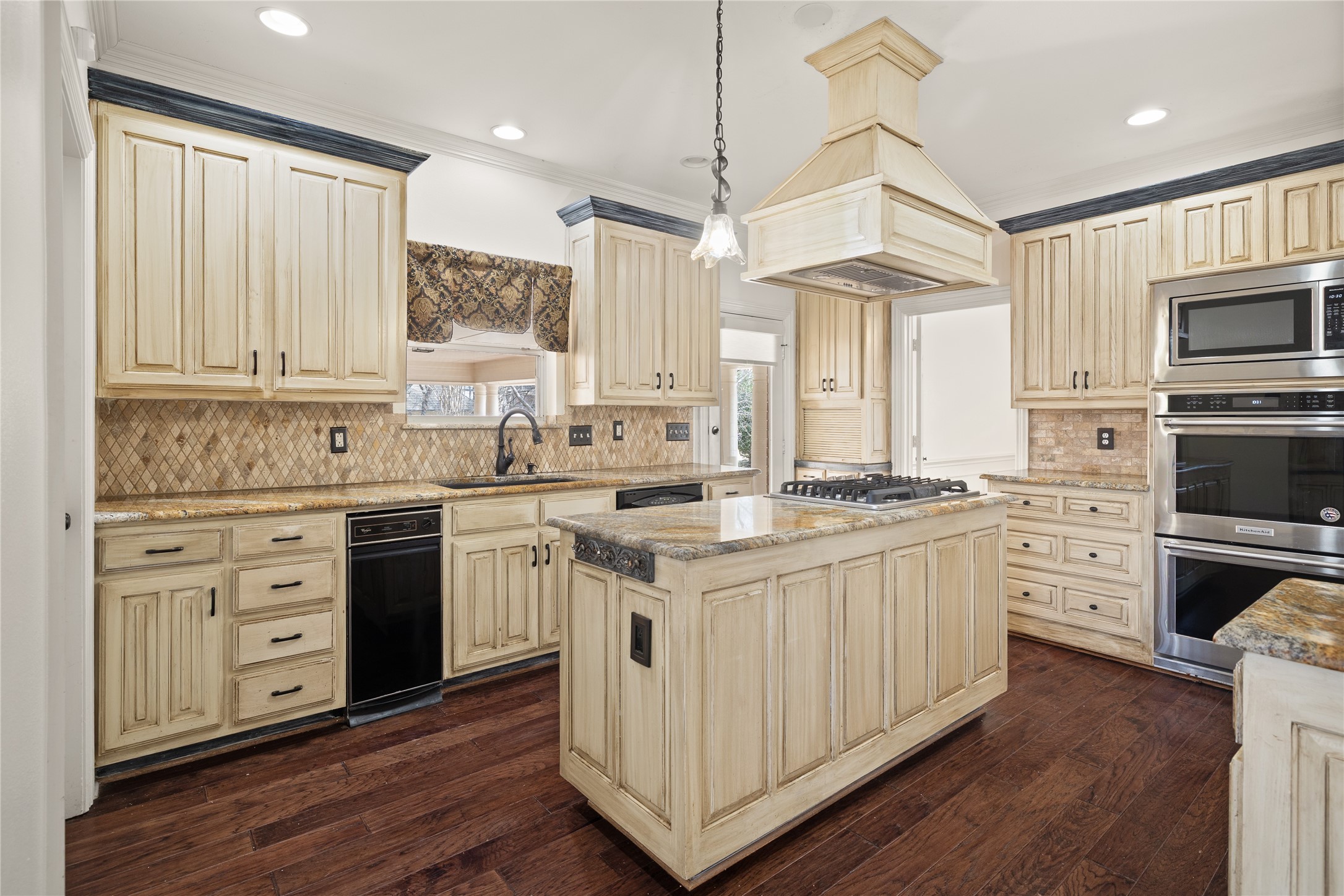 5000 Bridgewater Drive