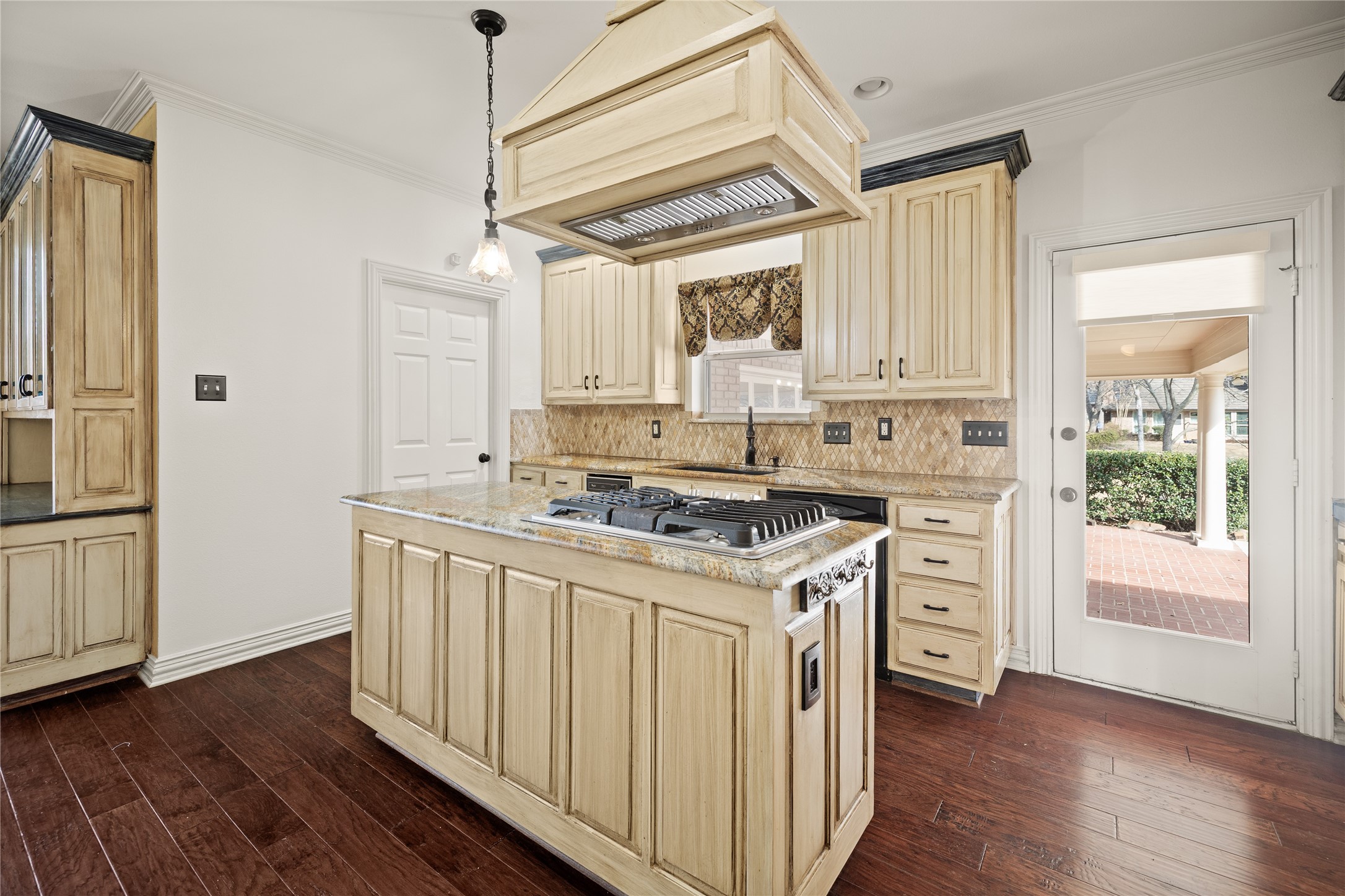 5000 Bridgewater Drive