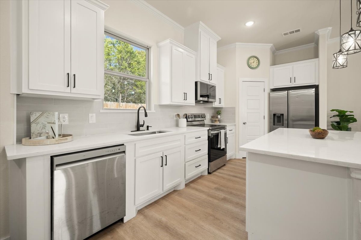 5511 Black Pine Circle