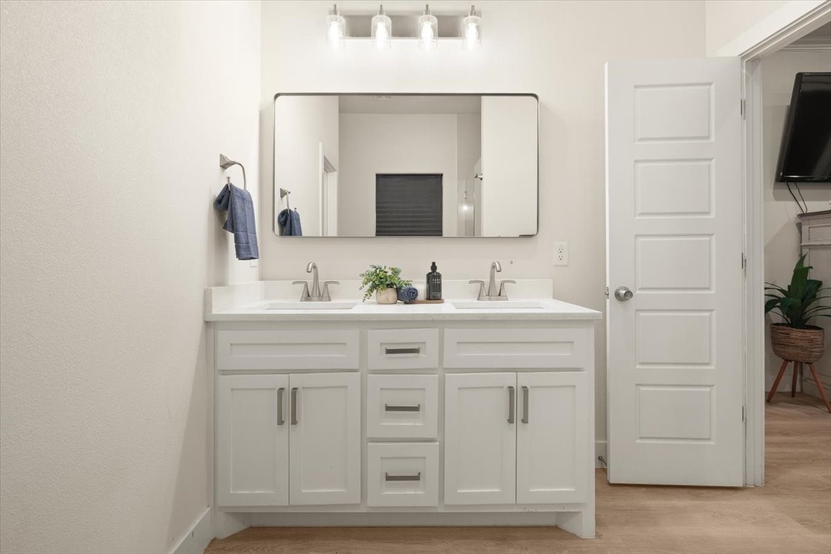 5511 Black Pine Circle