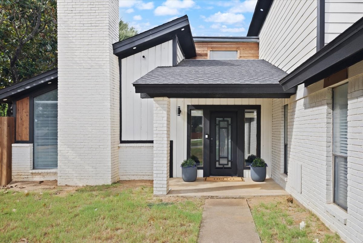 104 San Medina Lane