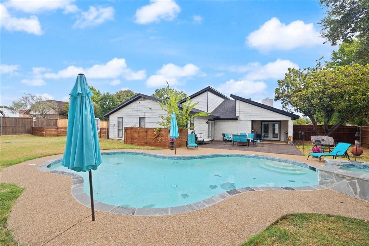104 San Medina Lane