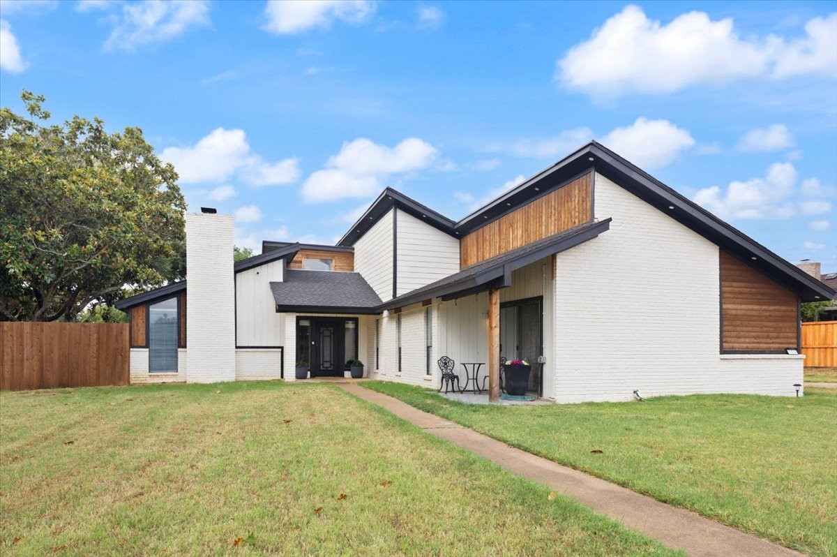 104 San Medina Lane