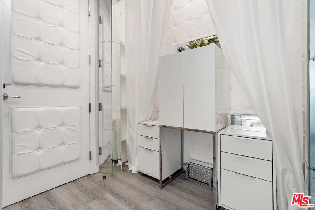 10727 Wilshire Blvd Unit: 301