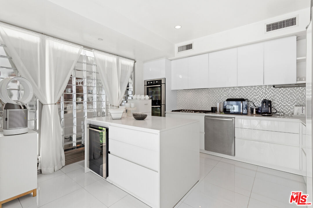 10727 Wilshire Blvd Unit: 301