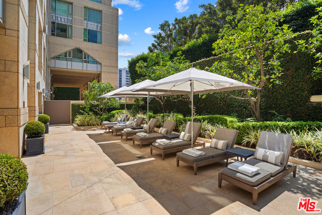 10727 Wilshire Boulevard 301