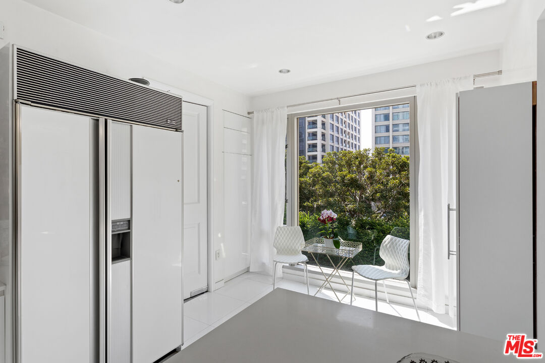 10727 Wilshire Blvd Unit: 301