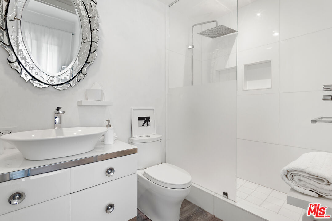 10727 Wilshire Blvd Unit: 301