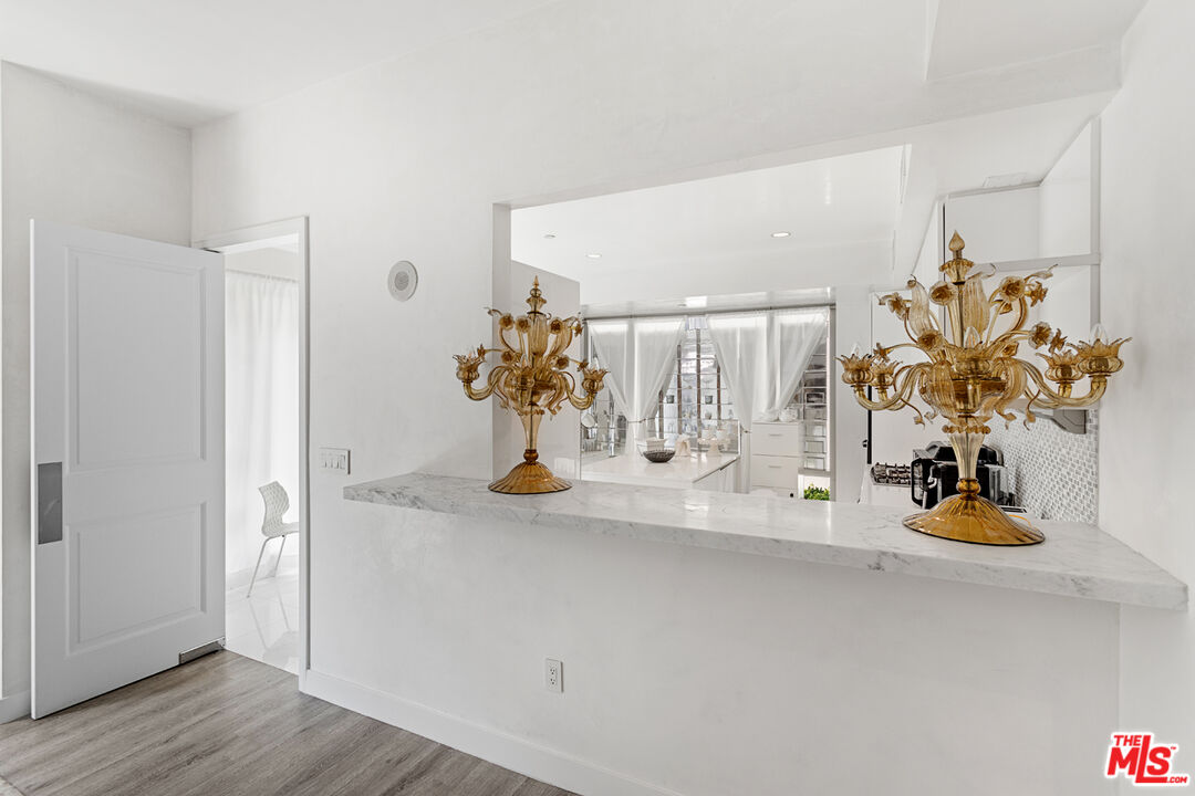 10727 Wilshire Blvd Unit: 301