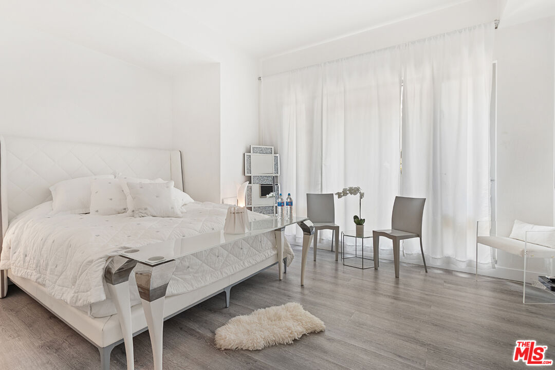10727 Wilshire Blvd Unit: 301
