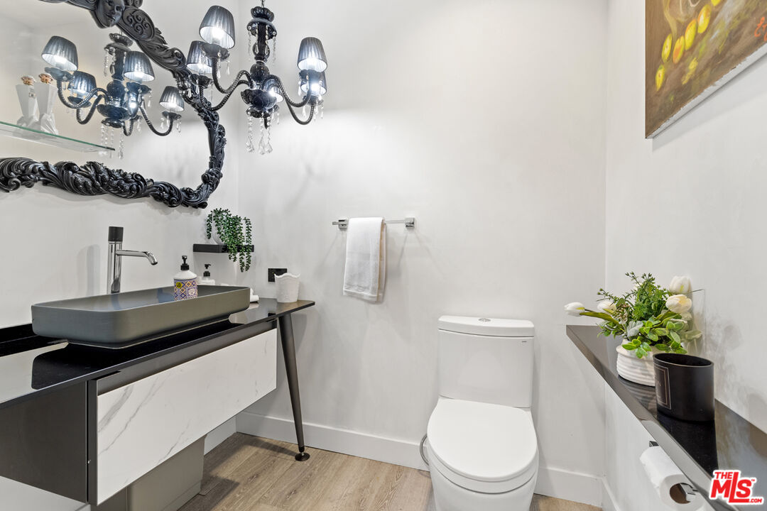 10727 Wilshire Blvd Unit: 301