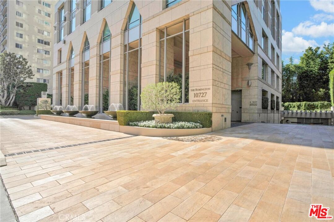 10727 Wilshire Blvd Unit: 301