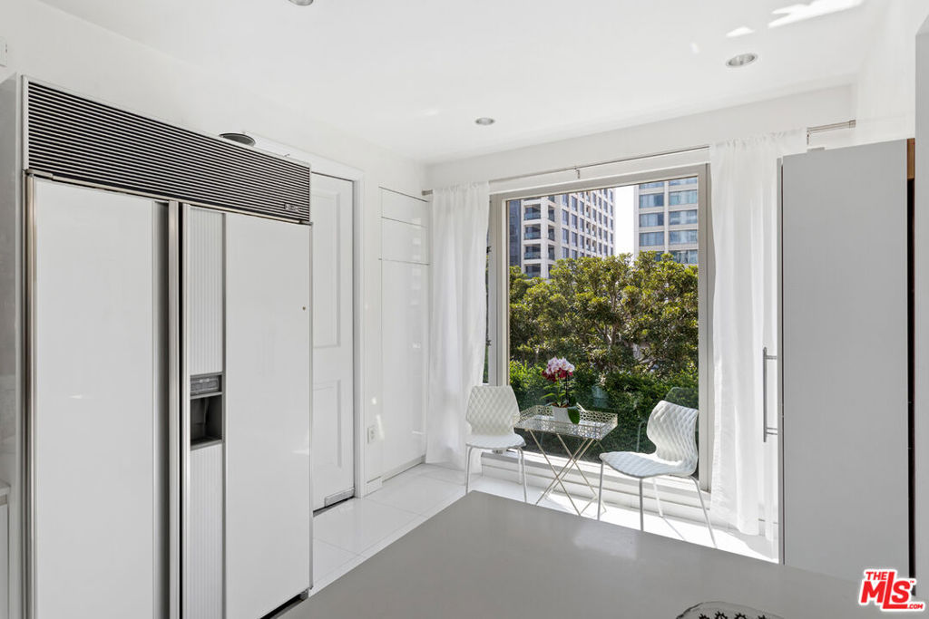 10727 Wilshire Boulevard 301