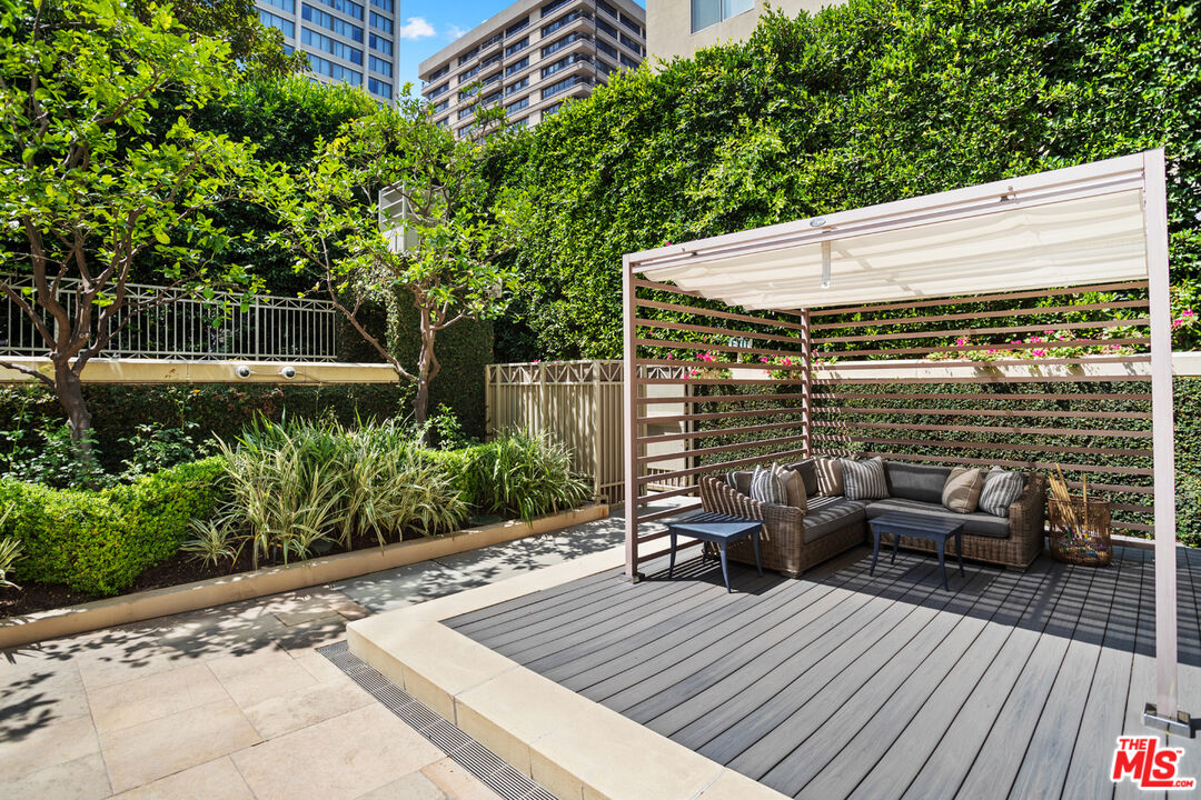 10727 Wilshire Blvd Unit: 301