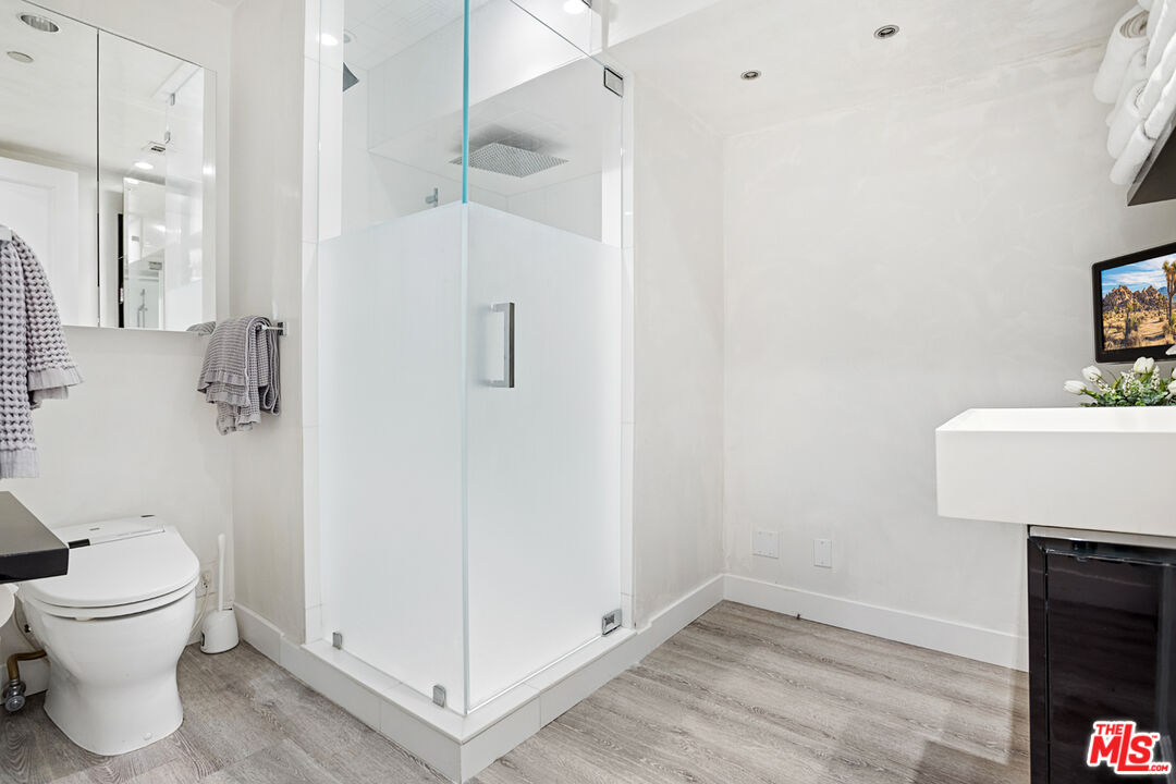 10727 Wilshire Blvd Unit: 301