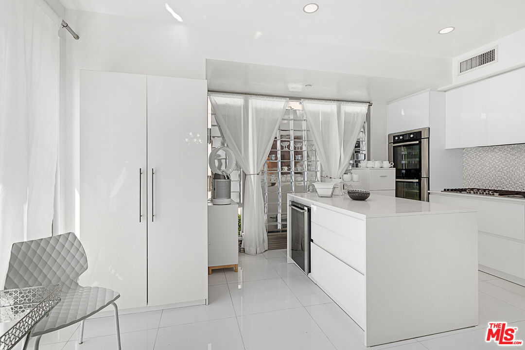 10727 Wilshire Blvd Unit: 301