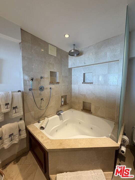 24000 Malibu Road Unit: East