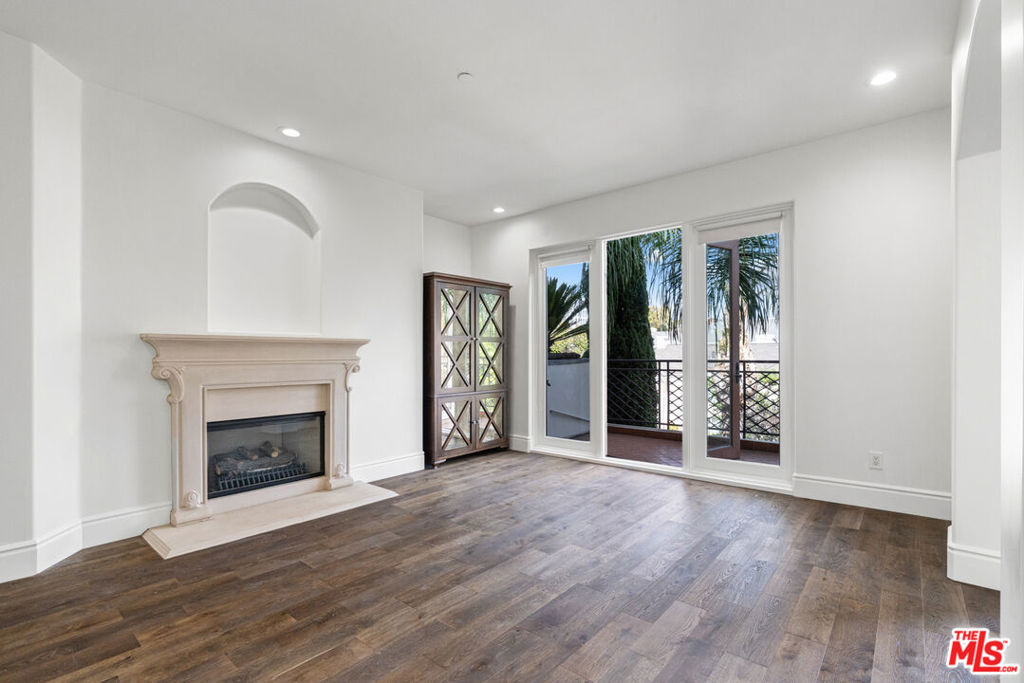 137 S Spalding Drive 304
