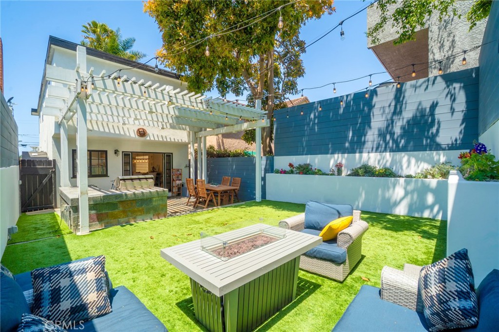 1742 Dixon Street