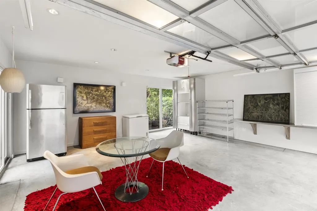 6028 Beaumont Avenue