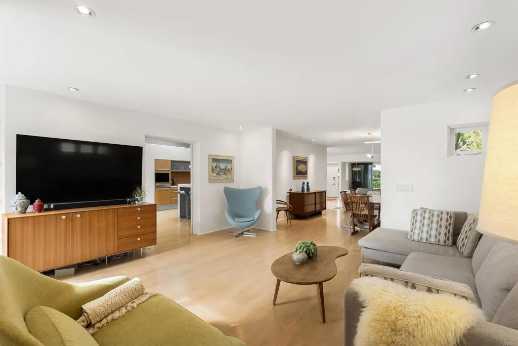 6028 Beaumont Avenue