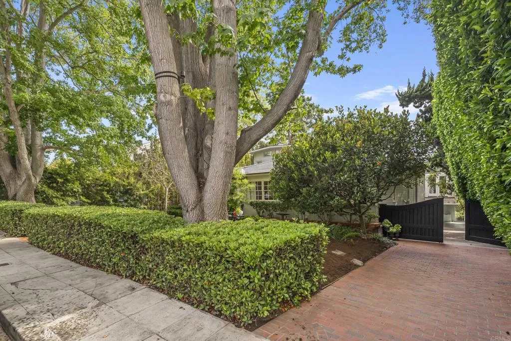 6028 Beaumont Avenue