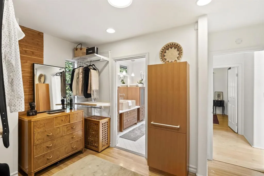 6028 Beaumont Avenue