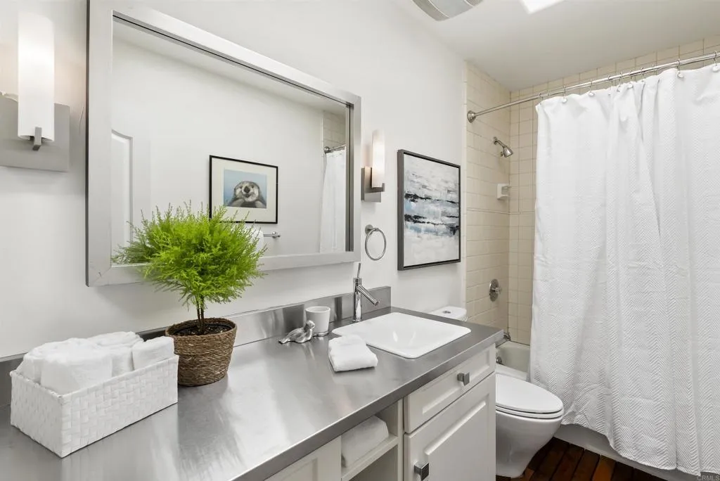 6028 Beaumont Avenue