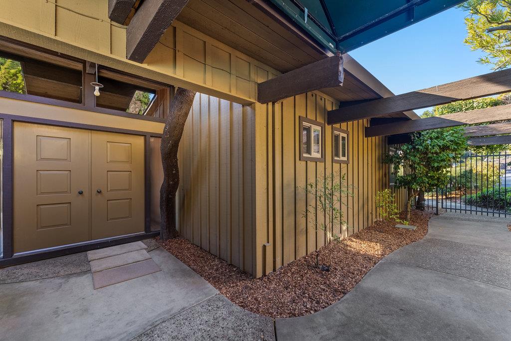 124 Treetop DR
